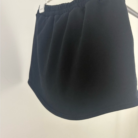 ALO Yoga High-Waist Accolade Skirt - Black, size M - Picture 3 of 5